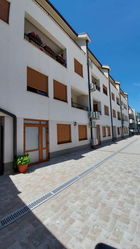 Property building, Patio, Inner courtyard view