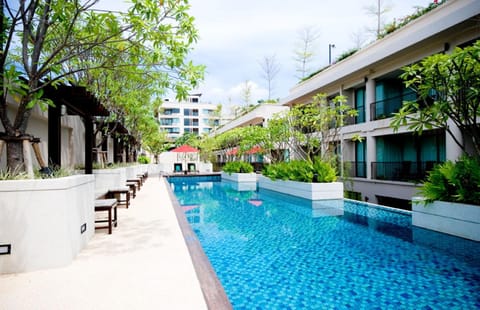 Property building, Swimming pool