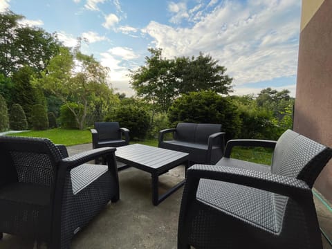 Garden, Seating area, Garden view