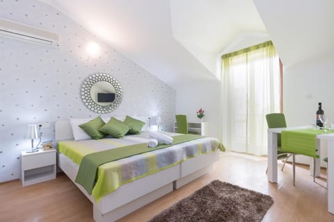 Bed, Coffee/tea facilities, Photo of the whole room