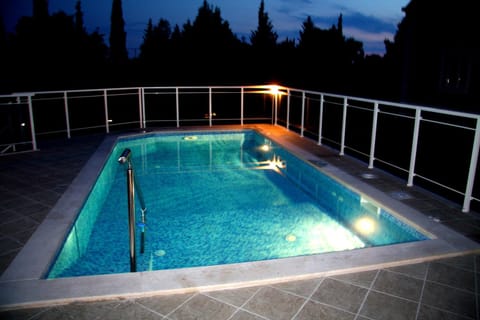 Swimming pool, Swimming pool