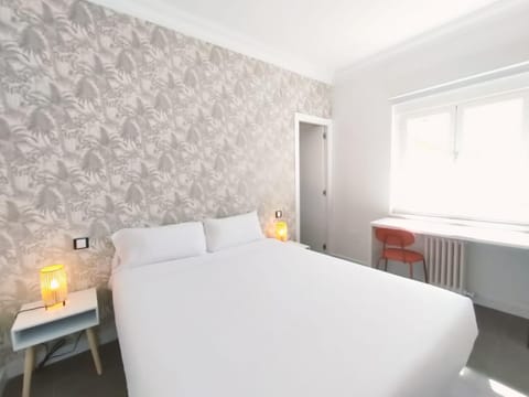 Bed, Photo of the whole room