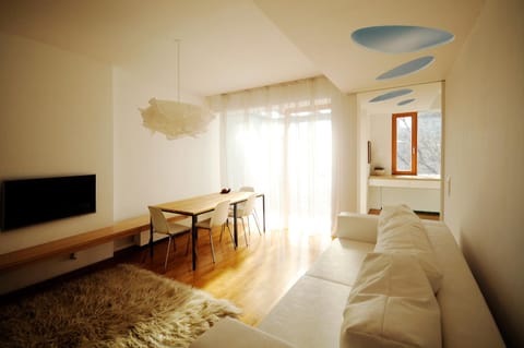 TV and multimedia, Living room, Seating area, Dining area, City view, Garden view, Mountain view