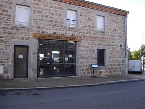 Restaurant/places to eat, Facade/entrance