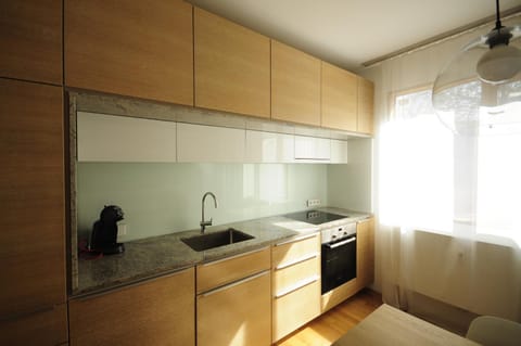 Coffee/tea facilities, Kitchen or kitchenette, Seating area, Dining area, On site, Drinks