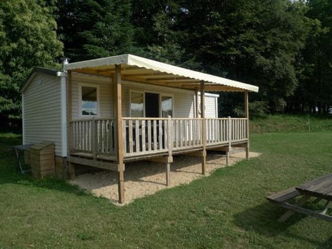 Camping Ushuaïa Villages de Pont Calleck Campground/
RV Resort in Brittany