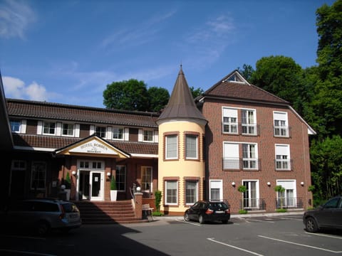 Property building, Facade/entrance, Parking