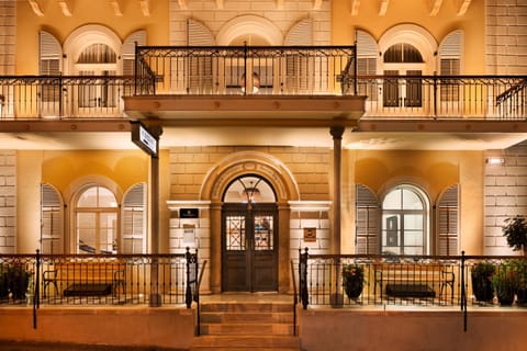 Facade/entrance