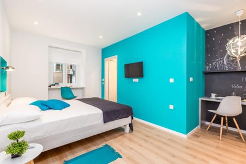 Bed, TV and multimedia