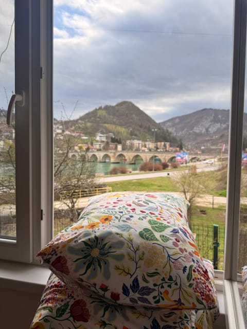 Nearby landmark, Landmark view