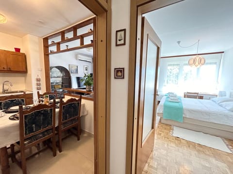 Bed, TV and multimedia, Kitchen or kitchenette, Living room, Dining area, Bedroom