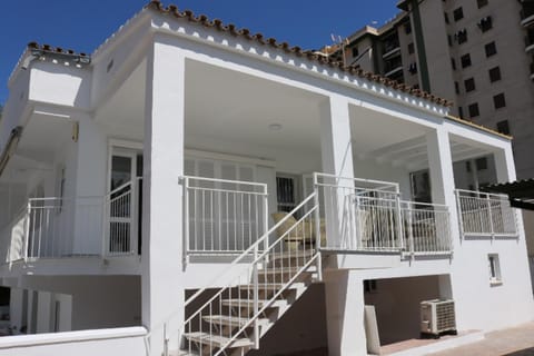 Property building, Facade/entrance, Balcony/Terrace