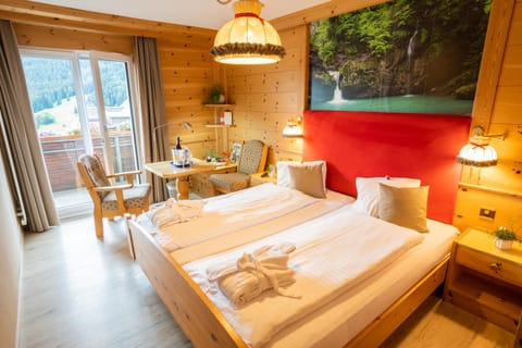 Photo of the whole room, Seating area, Bedroom