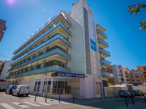 Facade/entrance, Off site, Billiard, Bowling, Casino, Children play ground, Darts, Fishing, Game Room, Golfcourse, Horse-riding, Karaoke, Minigolf, Nightclub / DJ, Snorkeling, Squash, Table tennis, Aqua park, Tennis court, Canoeing, Hiking, Cycling, Diving, Kids's club, Evening entertainment