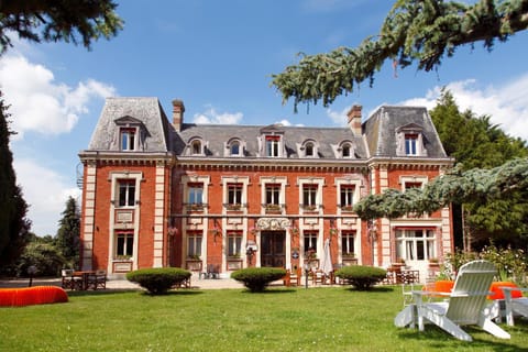Property building, Nearby landmark, Day, Garden, Other