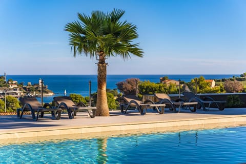 Sea view, Swimming pool, sunbed