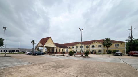 Property building, Facade/entrance, Parking