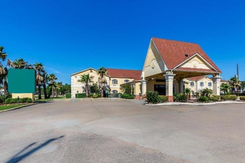 CasaBlanca Inn & Suites Houston - Spring Hotel in Houston