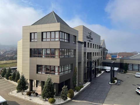 Property building, Day, Location, Parking