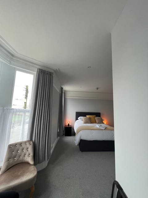 Brynhyfryd Guest House Bed and Breakfast in Cardigan