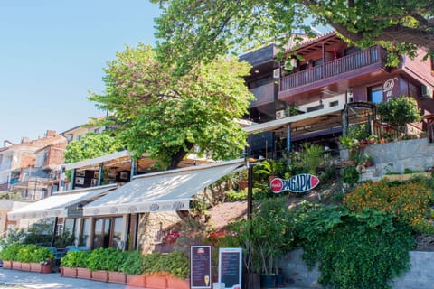 Property building, Restaurant/places to eat, Street view