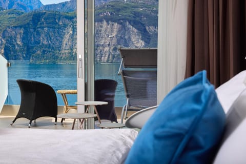 Balcony/Terrace, Lake view, Mountain view