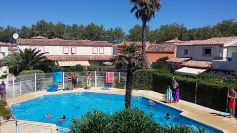 Swimming pool, Swimming pool