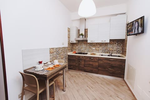 Dining area, kitchen