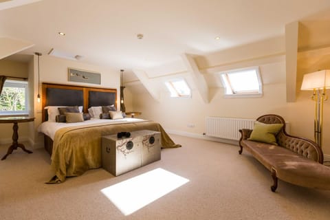 Nearby landmark, Natural landscape, Beach, Landmark view, Mountain view, Sea view