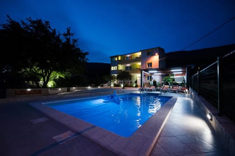 Property building, Swimming pool