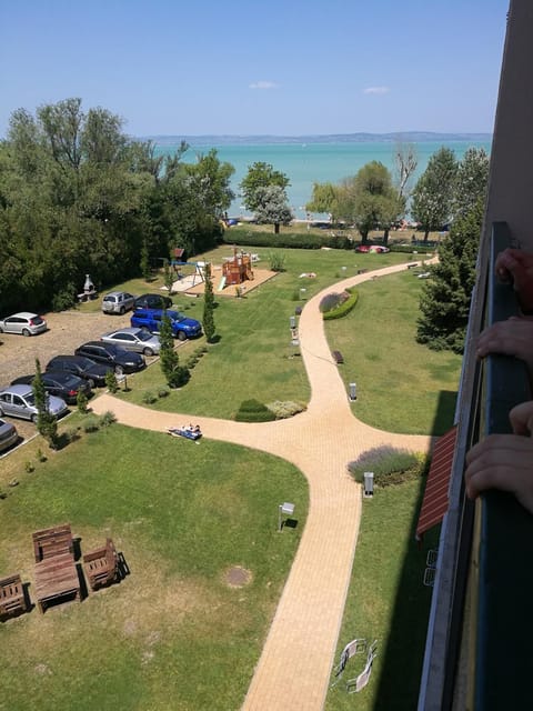 Beach, Garden view, Location, Parking