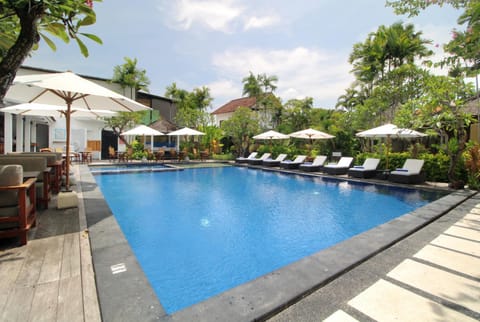 Restaurant/places to eat, Swimming pool