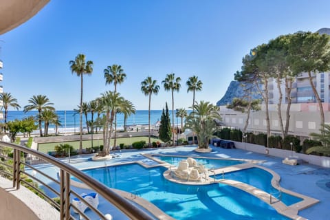 Pool view, Sea view