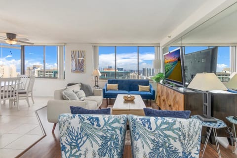 Hawaiian Monarch Penthouse 401 by Hawaii Ocean Club Apartment in McCully-Moiliili