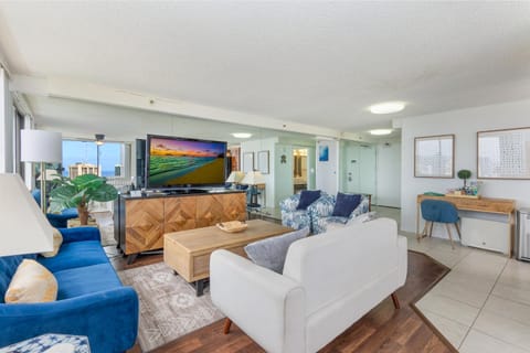 Hawaiian Monarch Penthouse 401 by Hawaii Ocean Club Apartment in McCully-Moiliili