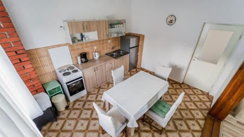 Dining area, kitchen