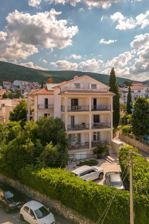 Property building, Day, Natural landscape, Street view, Location, Parking