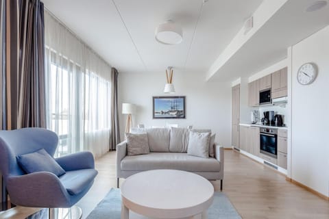 Kitchen or kitchenette, Seating area