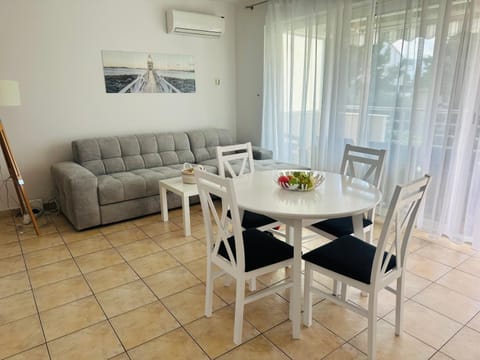Living room, Dining area, air conditioner