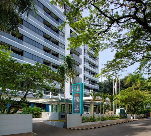 Facade/entrance