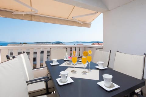 Balcony/Terrace, Sea view, Continental breakfast, Alcoholic drinks