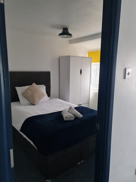 Swindon Old Town Duplex - EnterCloud9SA Apartment in Swindon