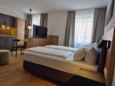 Kitchen or kitchenette, Bedroom