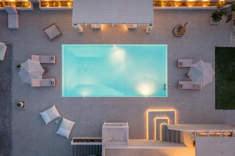 Pool view, Swimming pool, sunbed