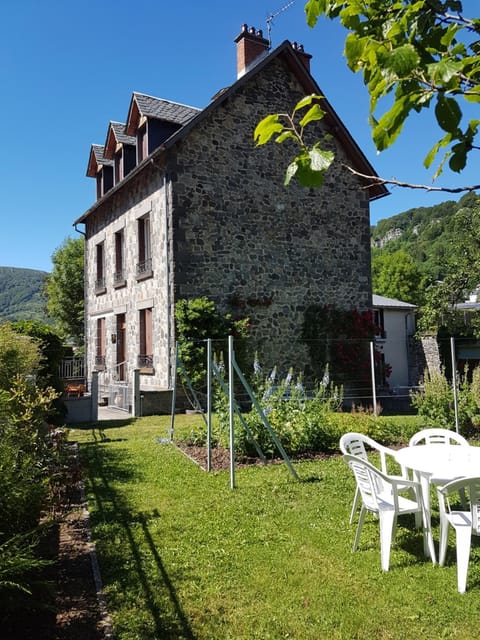 Property building, Natural landscape, Garden, Garden view, Mountain view