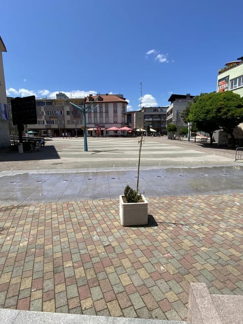 Day, Neighbourhood, City view, Street view, Location