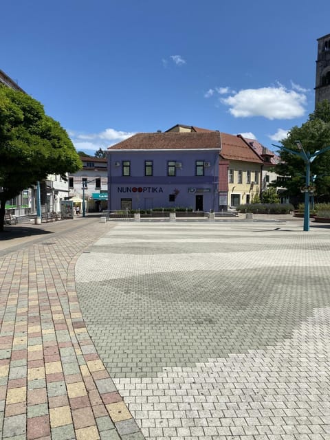 Property building, Day, Neighbourhood, Street view, Location