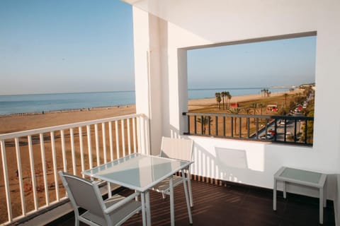 Balcony/Terrace, Bedroom, City view, Landmark view, Sea view, Street view