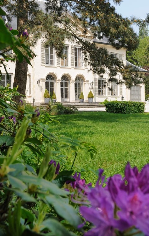 Property building, Day, Garden, Garden view