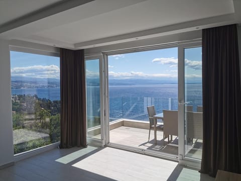 City view, Sea view